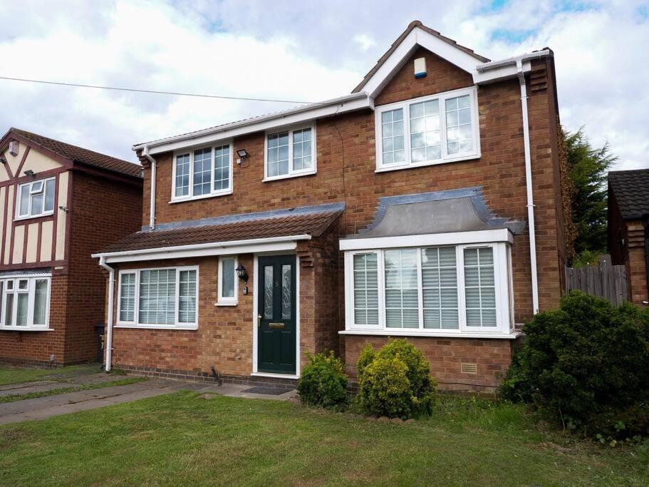 Cosy Four Bed Property With En-Suite Near To Nec Birmingham Airport And The City Exterior photo