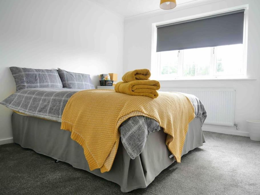 Cosy Four Bed Property With En-Suite Near To Nec Birmingham Airport And The City Exterior photo